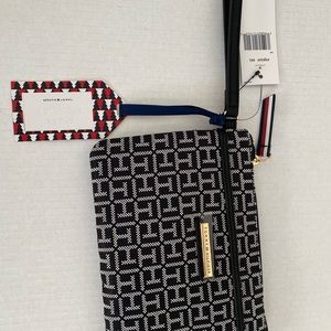 Tommy Hilfiger black and white cloth wristlet